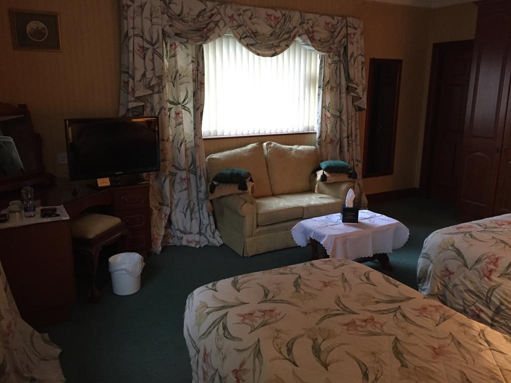 Готель Caldhame House Crumlin  Екстер'єр фото