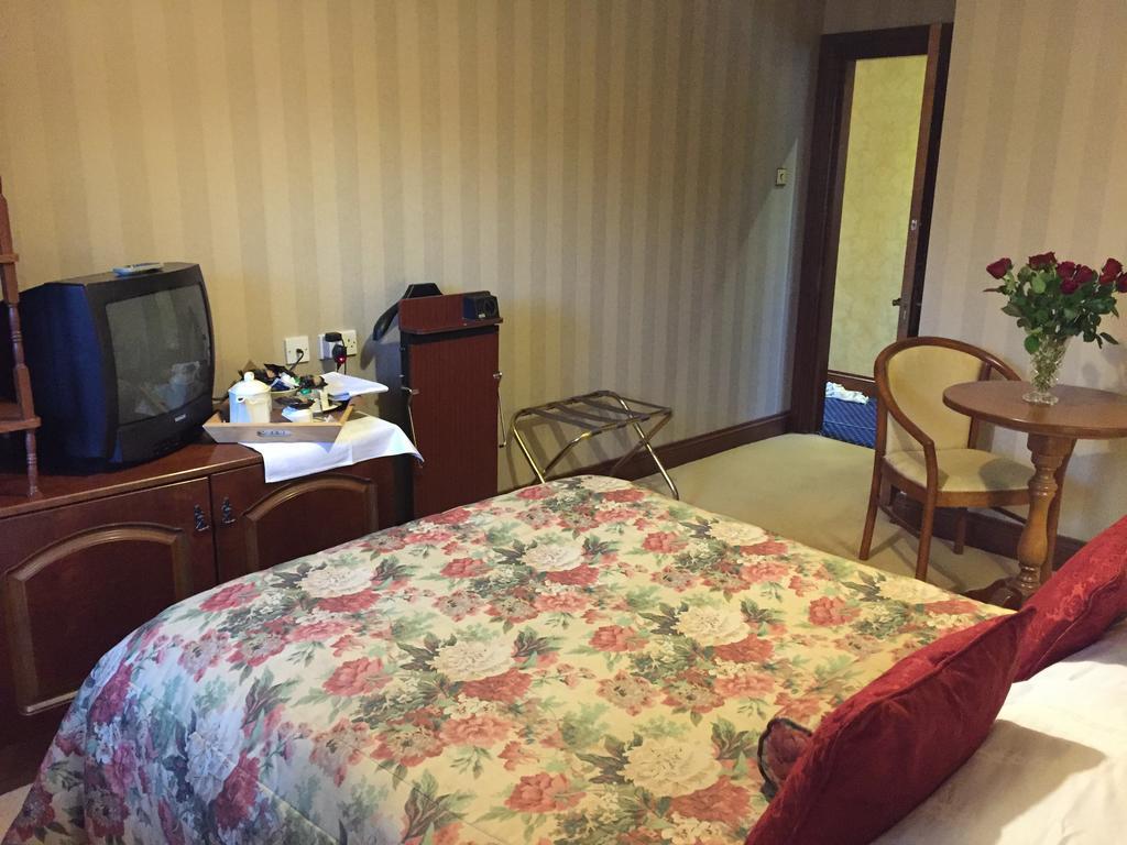 Готель Caldhame House Crumlin  Екстер'єр фото